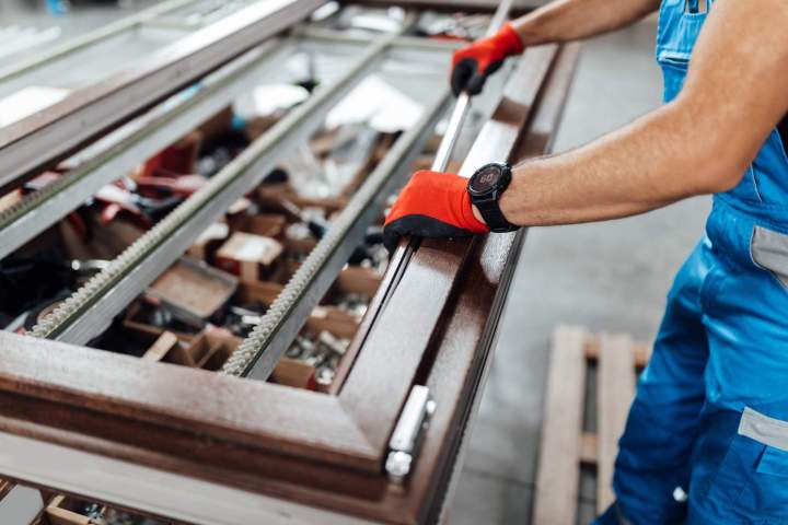 Entreprise de menuiserie intérieure et extérieure, Villemoirieu